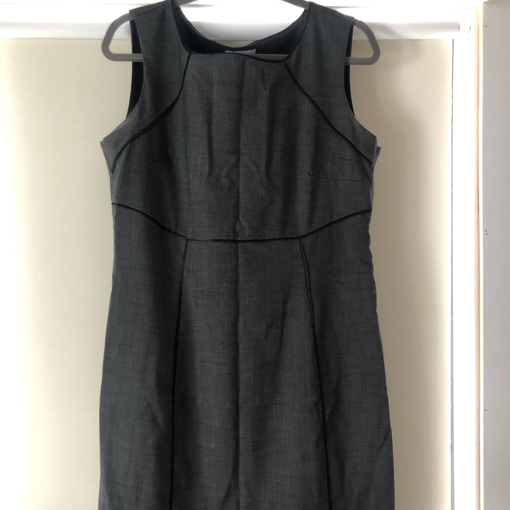 Shift dress! Perfect for work! Hits at knee